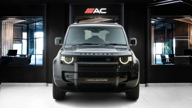 Land Rover Defender Image 2