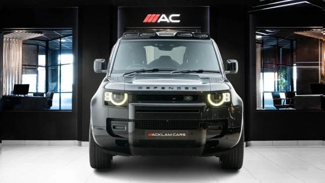 Land Rover Defender Image 2