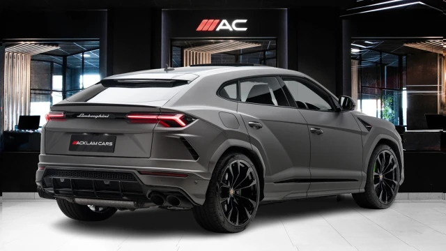 Lamborghini Urus Image 3
