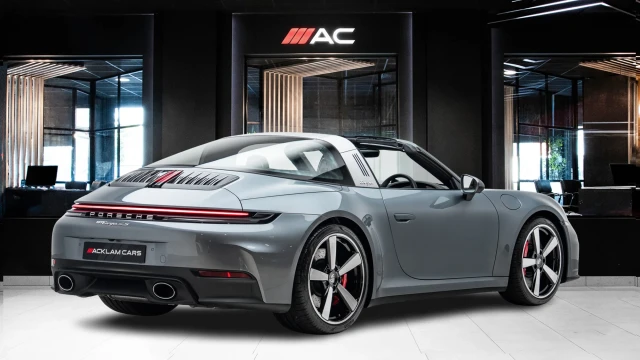 Porsche 911 Image 4
