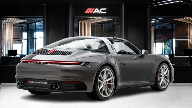 Porsche 911 Image 4