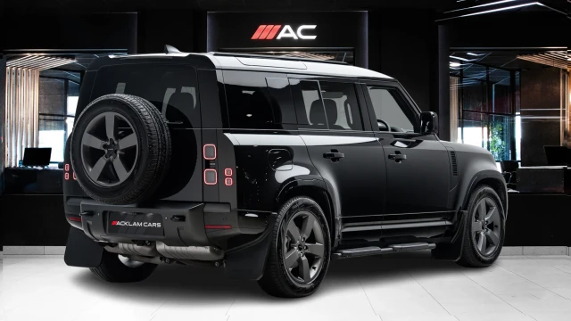 Land Rover Defender Image 4
