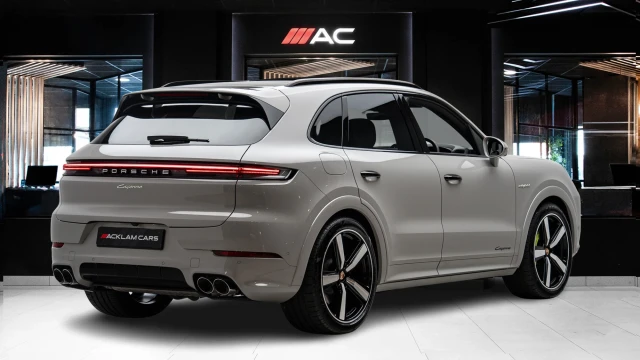 Porsche Cayenne Image 4