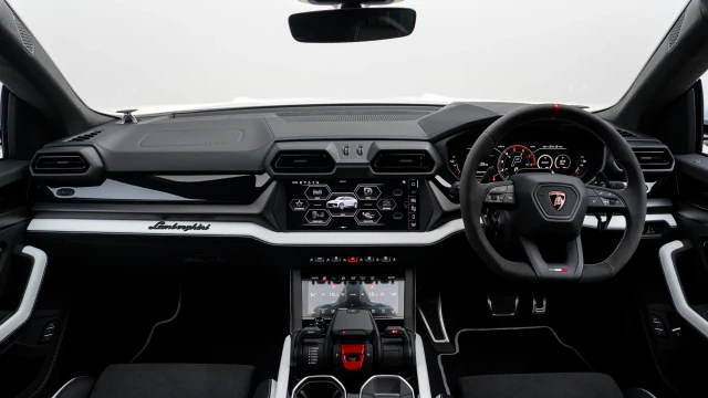 Lamborghini Urus Image 5