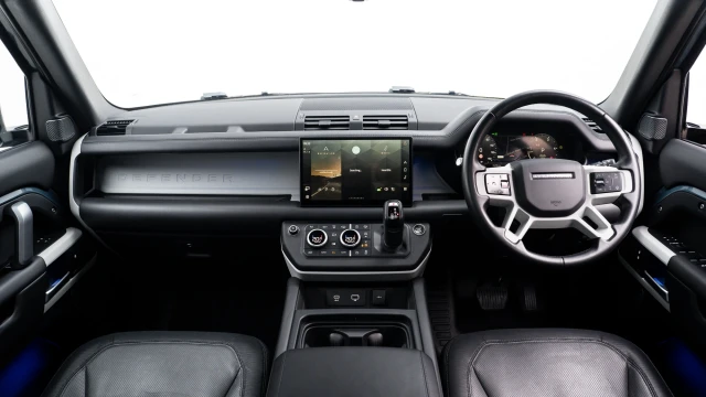Land Rover Defender Image 5