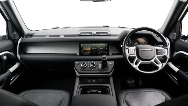 Land Rover Defender Image 5