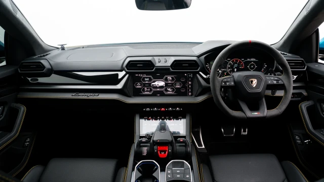 Lamborghini Urus Image 5
