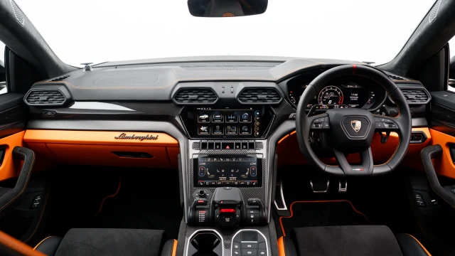 Lamborghini Urus Image 5