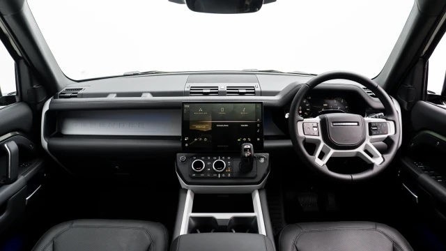 Land Rover Defender Image 5