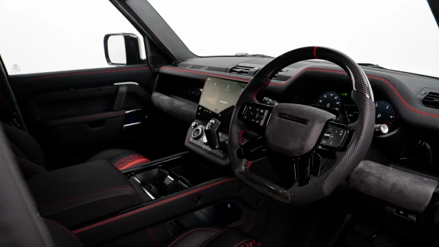 Land Rover Defender Image 5