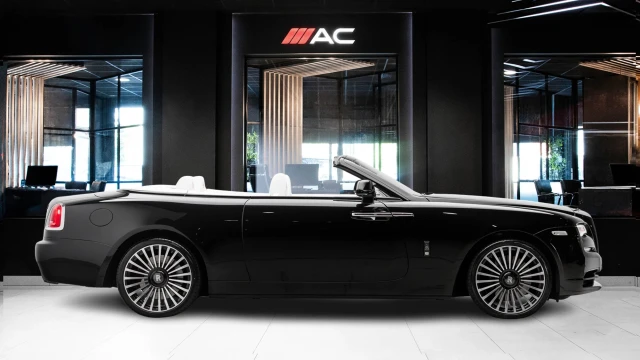 Rolls-Royce Dawn Image 6