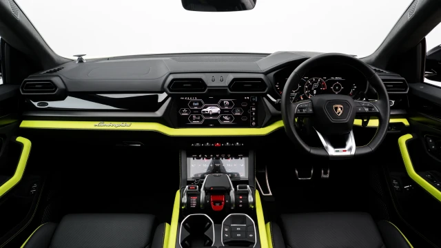 Lamborghini Urus Image 5