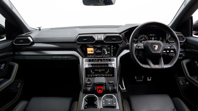 Lamborghini Urus Image 6