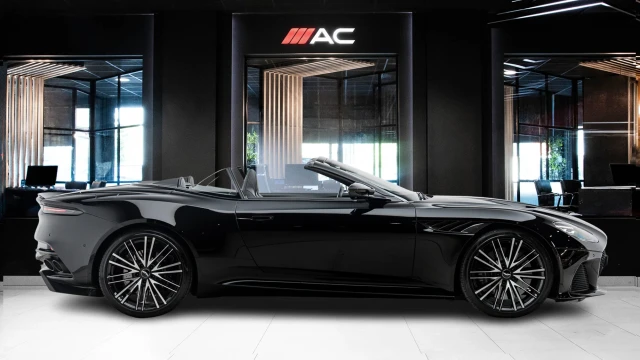 Aston Martin DBS Image 6