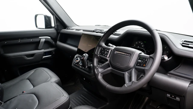 Land Rover Defender Image 5