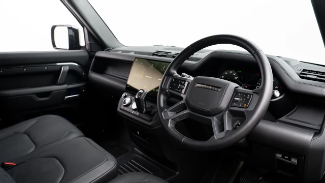 Land Rover Defender Image 5