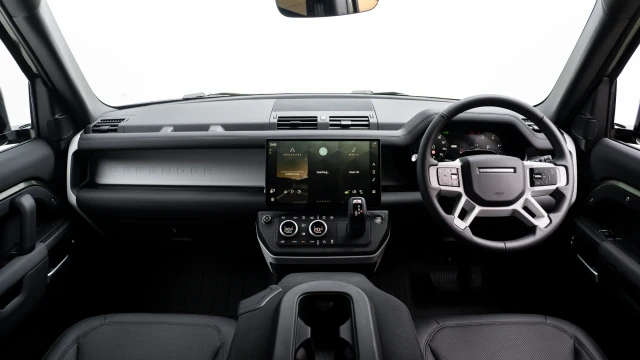 Land Rover Defender Image 5