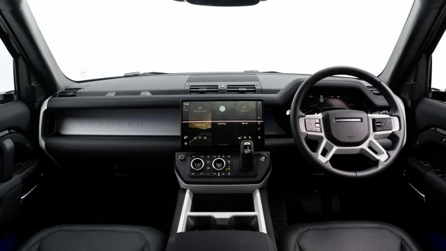 Land Rover Defender Image 6