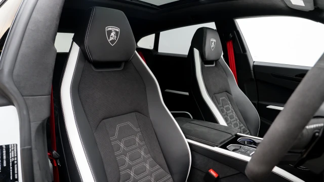 Lamborghini Urus Image 6