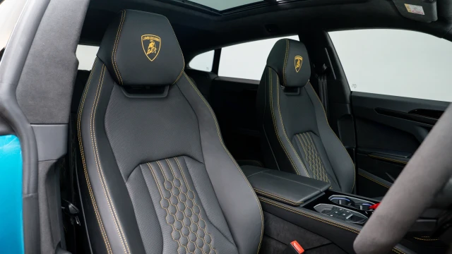Lamborghini Urus Image 6