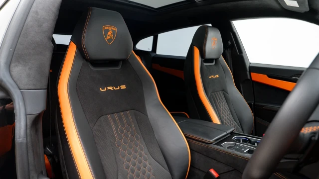 Lamborghini Urus Image 6