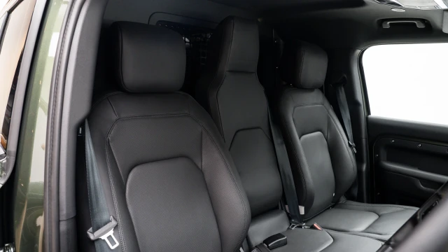 Land Rover Defender Image 6