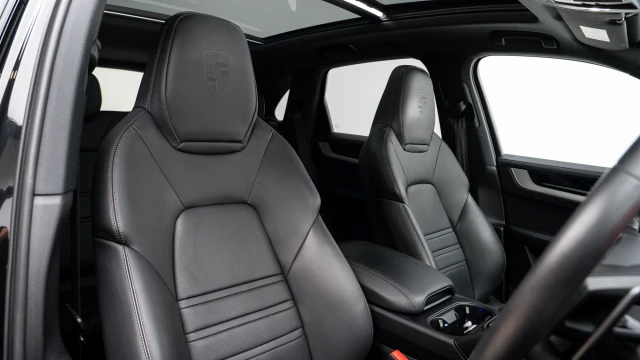 Porsche Cayenne Image 6