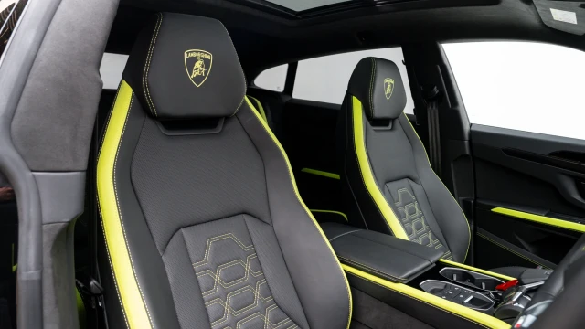 Lamborghini Urus Image 6