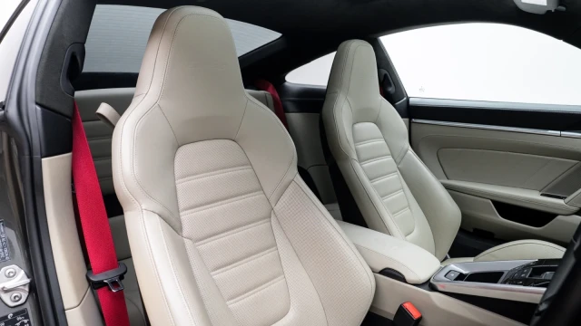 Porsche 911 Image 6