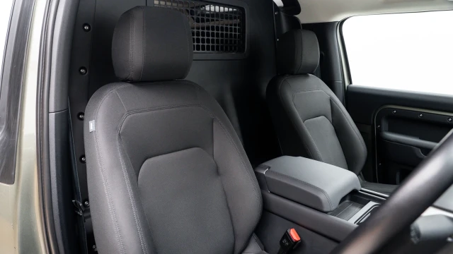 Land Rover Defender Image 6