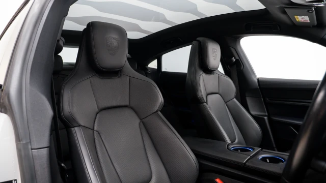 Porsche Taycan Image 6