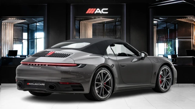 Porsche 911 Image 6