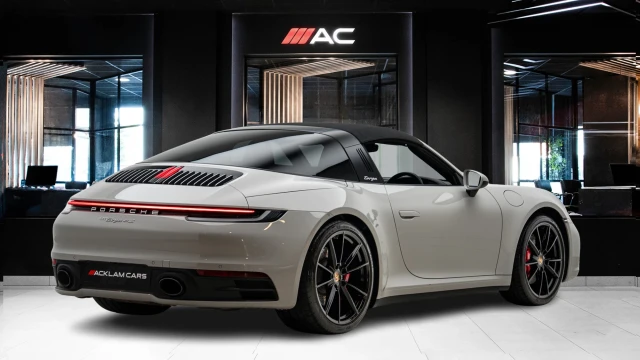 Porsche 911 Image 6