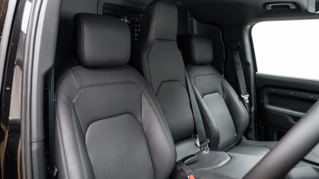 Land Rover Defender Image 6