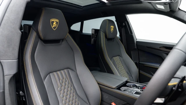 Lamborghini Urus Image 6