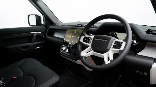 Land Rover Defender Image 5