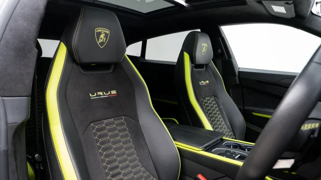 Lamborghini Urus Image 6