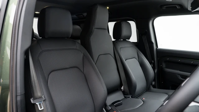 Land Rover Defender Image 6