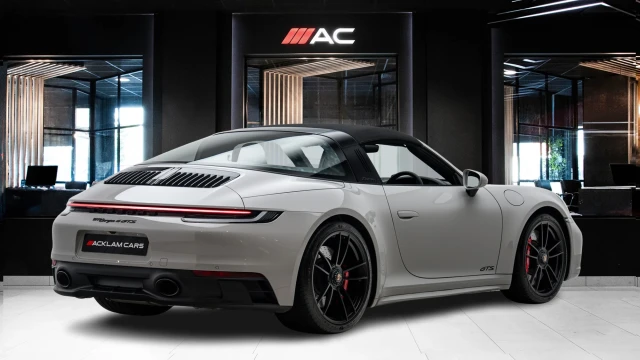 Porsche 911 Image 6