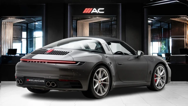 Porsche 911 Image 6