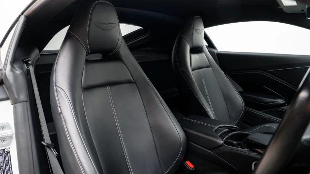 Aston Martin Vantage Image 6