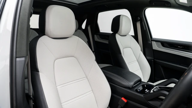 Porsche Cayenne Image 6