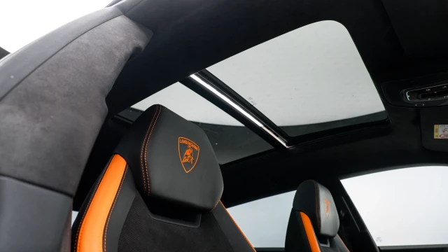 Lamborghini Urus Image 7