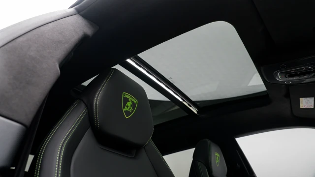 Lamborghini Urus Image 7