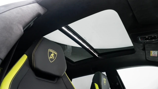 Lamborghini Urus Image 7