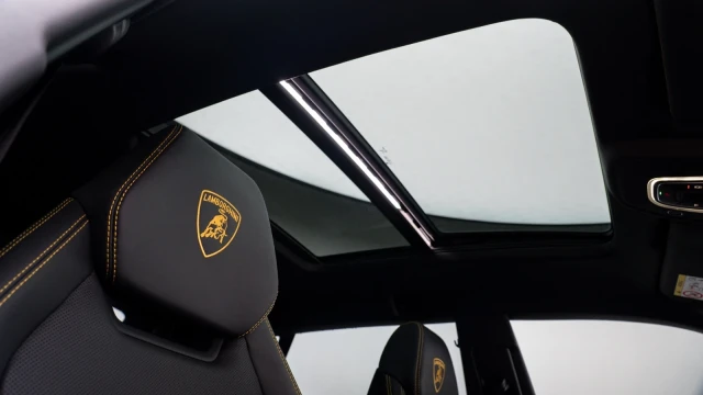 Lamborghini Urus Image 7