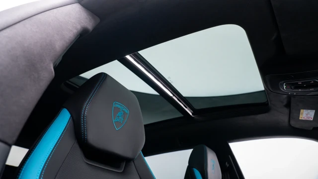 Lamborghini Urus Image 7