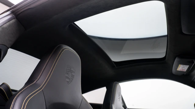 Porsche 911 Image 7