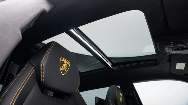 Lamborghini Urus Image 7