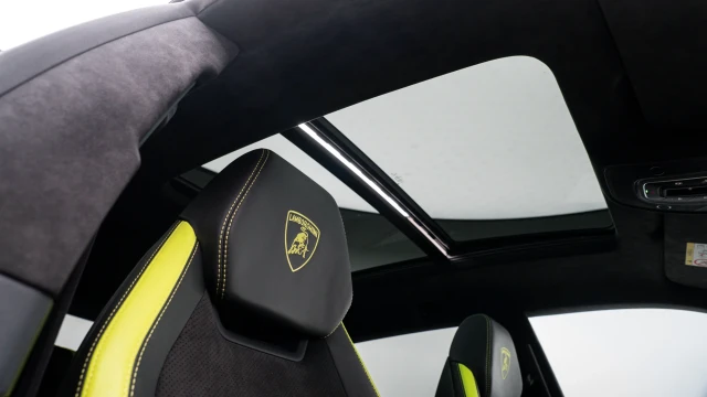 Lamborghini Urus Image 7